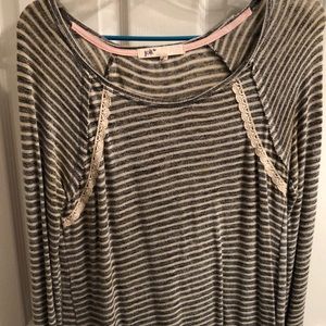 Cute top - fits like a M